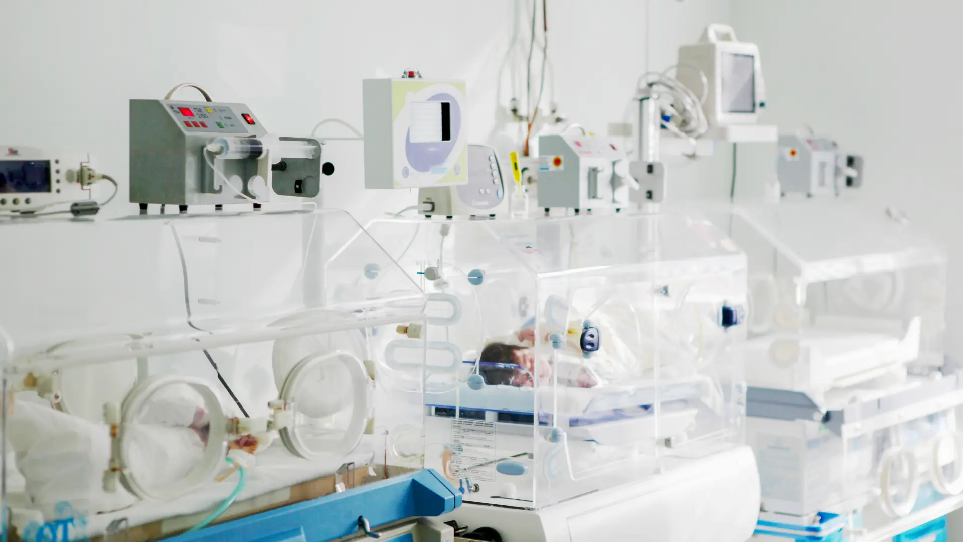 The state-of-the-art Level III NICU at Borneo Hospital in Thane, equipped with advanced neonatal incubators and monitoring systems.
